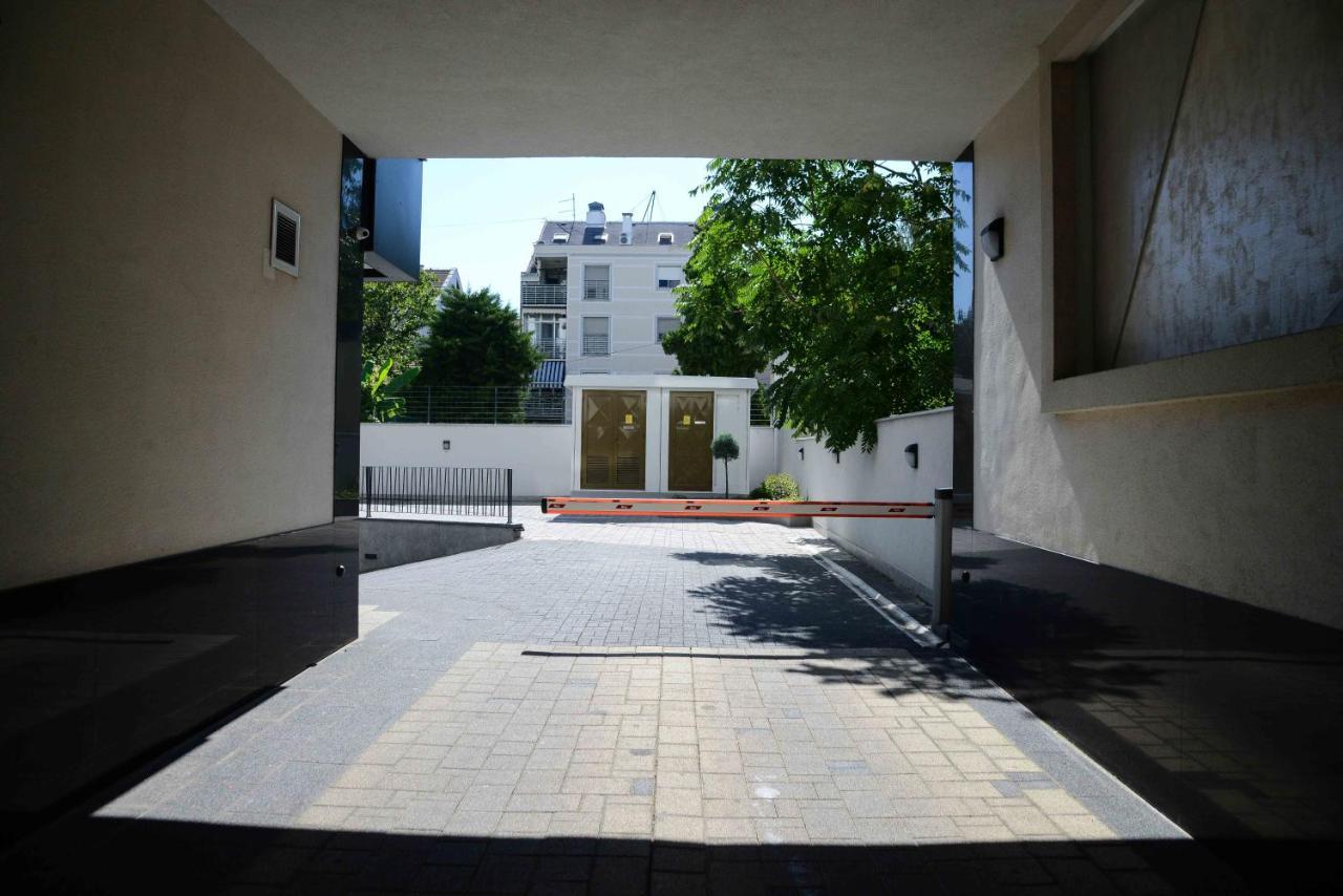 Tesla 70 Apartment With Secure Parking In The Garage Novi Sad Esterno foto
