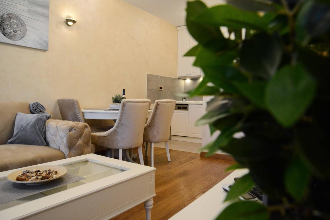 Tesla 70 Apartment With Secure Parking In The Garage Novi Sad Esterno foto