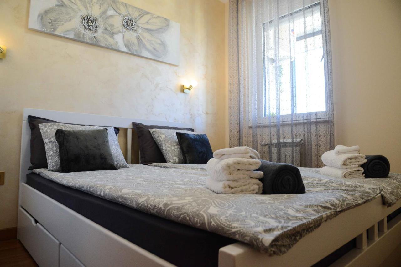 Tesla 70 Apartment With Secure Parking In The Garage Novi Sad Esterno foto