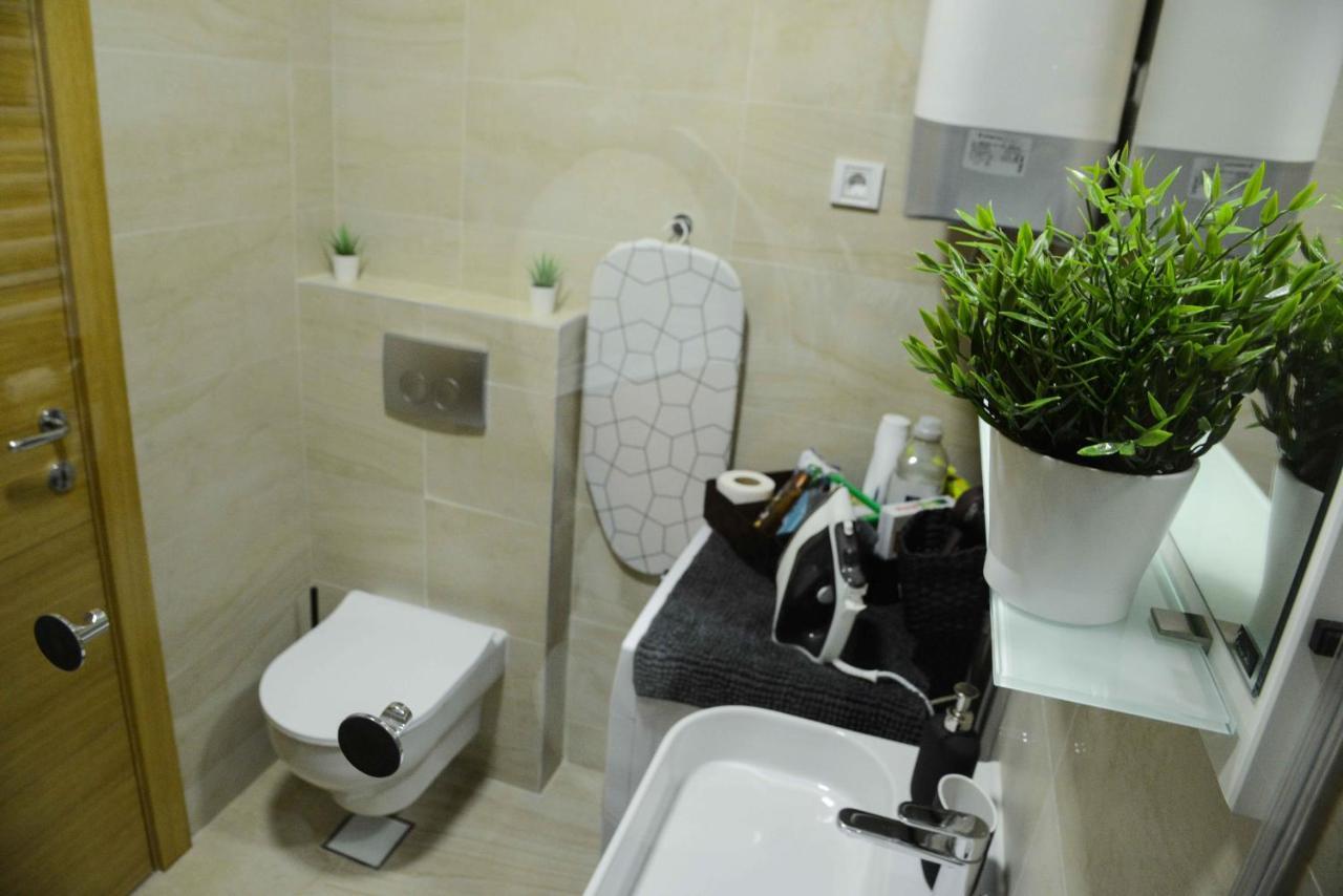 Tesla 70 Apartment With Secure Parking In The Garage Novi Sad Esterno foto