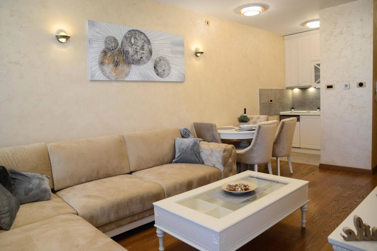 Tesla 70 Apartment With Secure Parking In The Garage Novi Sad Esterno foto