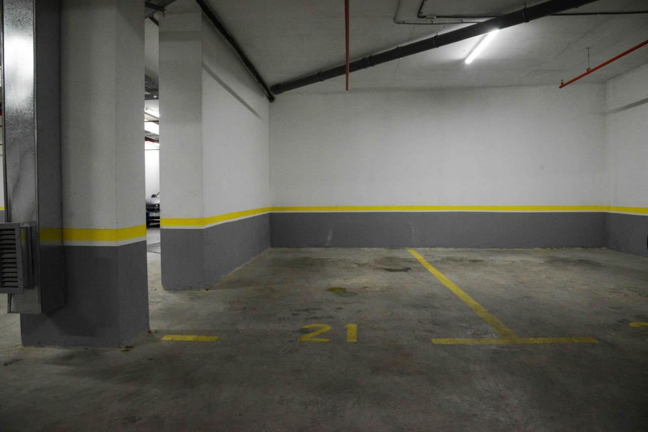 Tesla 70 Apartment With Secure Parking In The Garage Novi Sad Esterno foto