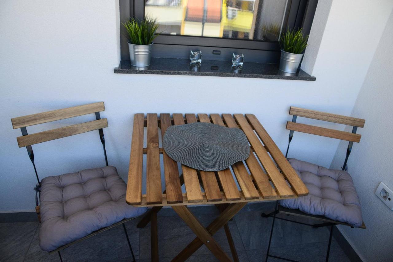 Tesla 70 Apartment With Secure Parking In The Garage Novi Sad Esterno foto