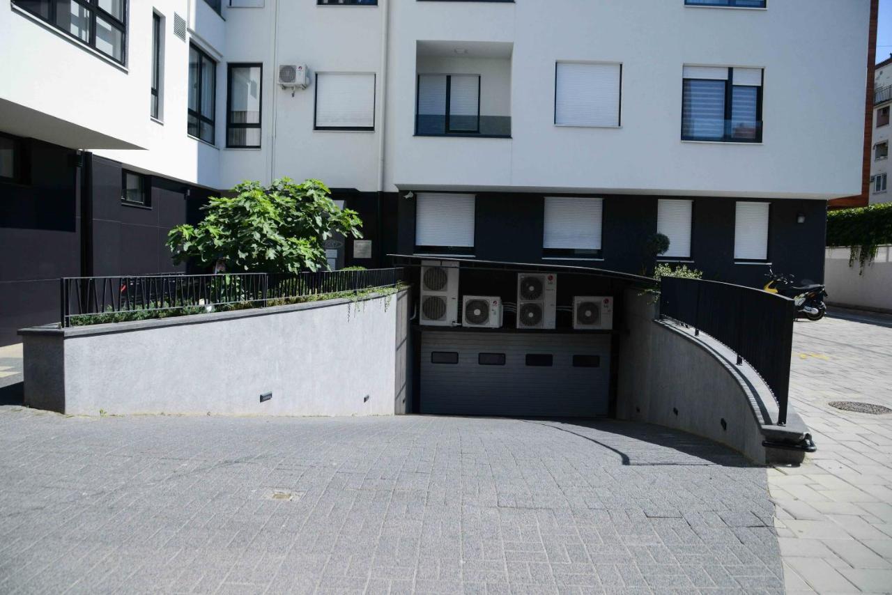 Tesla 70 Apartment With Secure Parking In The Garage Novi Sad Esterno foto