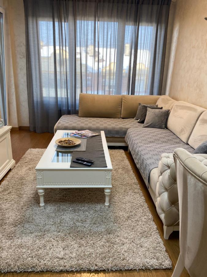 Tesla 70 Apartment With Secure Parking In The Garage Novi Sad Esterno foto